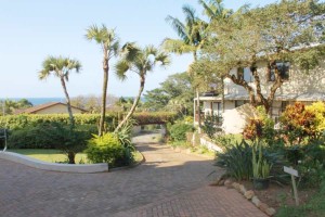 Southbroom - Accommodation - Private Flat for Rent - Beautiful Gardens adorn the entrance to the Property in a cloak of evergreen beauty.